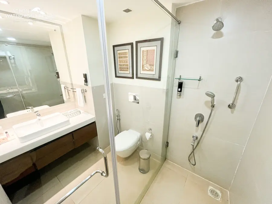 Acron Waterfront Riverside Room